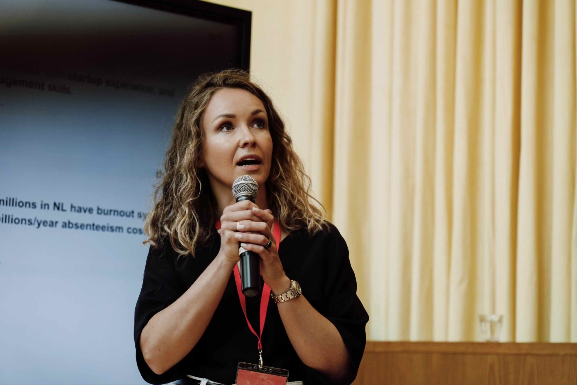 Dr Anna Neuroscience and Workplace Wellbeing & Burnout Partner